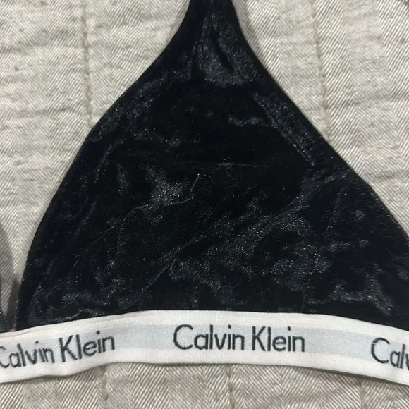 Calvin Klein- velvet bralette - Picture 2 of 3
